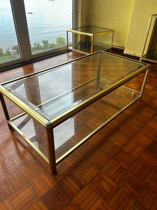 Mesa centro cristal y metal dorado. 120x62x42