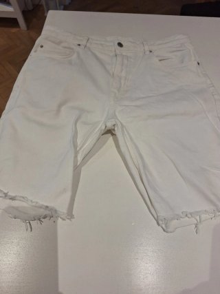 Pack 2 bermudas vaqueros y 1 camiseta blanca. ZARA