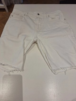 Pack 2 bermudas vaqueros y 1 camiseta blanca. ZARA