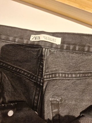 Pack 2 bermudas vaqueros y 1 camiseta blanca. ZARA