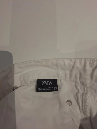 Pack 2 bermudas vaqueros y 1 camiseta blanca. ZARA