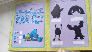 Monstruos University Libro con juegos y actividad