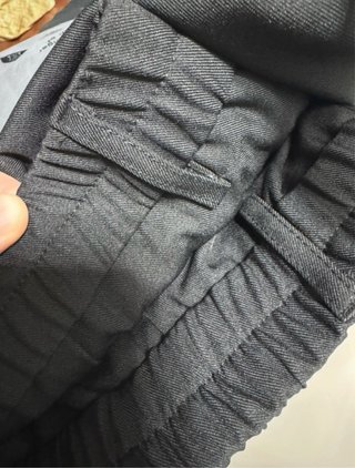 Pantalones anchos de vestir para hombre.