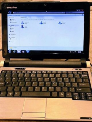 Acer EM250 + cargador portatil