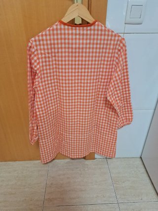 Bata escolar naranja cuadros Talla 10