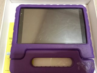 Tablet per bambini viola con custodia protettiva