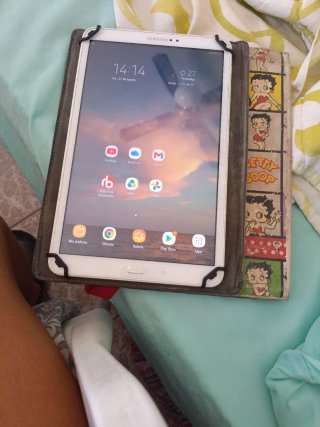 Tablet Samsung Blanca y Gris