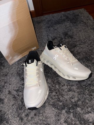 Scarpe ON Cloudswift nere e bianche