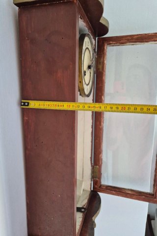 Reloj de pared antiguo de cuerda