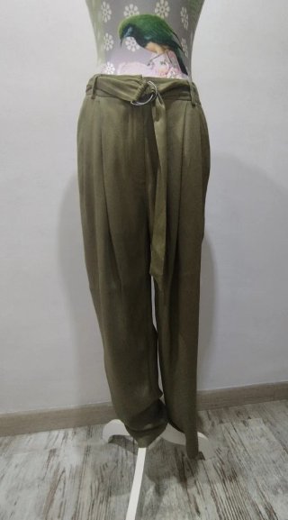 Pantalón fluido cintura alta. Trend Collection H&M