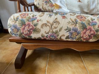Dos Sofás rústicos floral tela y madera