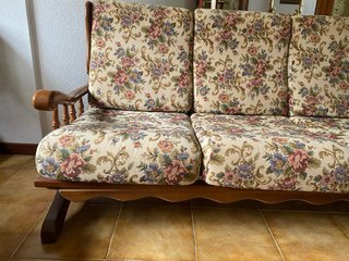 Dos Sofás rústicos floral tela y madera