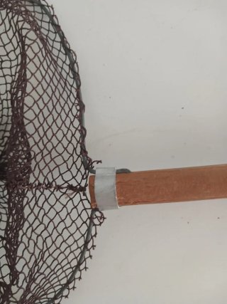 Red de pesca con mango de madera