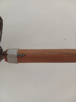 Red de pesca con mango de madera
