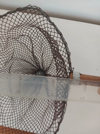 Red de pesca con mango de madera