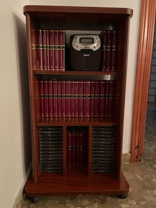 Colección de libros clásicos + mueble de madera
