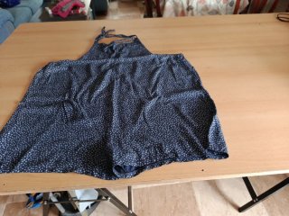 Mono corto de chica azul estampado