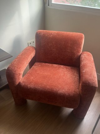 Sillón OLIVRA terracota con reposabrazos