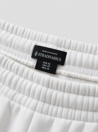 Pantalones deportivos Stradivarius blancos Talla X
