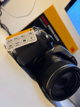 Fotocamera Kodak PixPro AZ528 con lente zoom