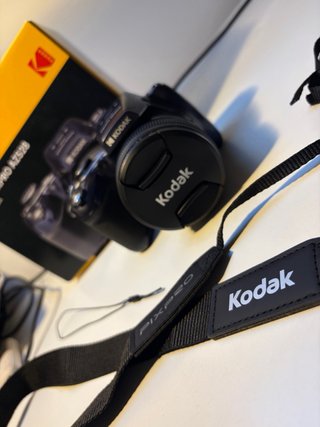 Fotocamera Kodak PixPro AZ528 con lente zoom