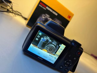 Fotocamera Kodak PixPro AZ528 con lente zoom