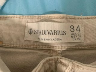 Pantalón vaquero grisáceo de Stradivarius