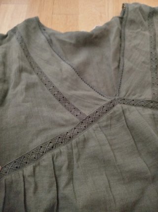Blusa verde cuello pico mujer elegante