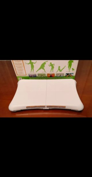 Nintendo Wii Fit Plus con Juegos y tabla fitness
