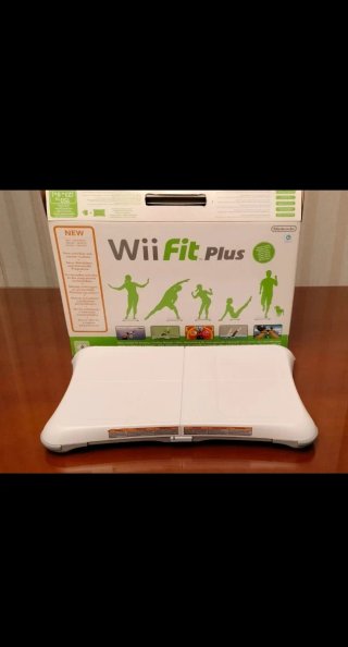 Nintendo Wii Fit Plus con Juegos y tabla fitness