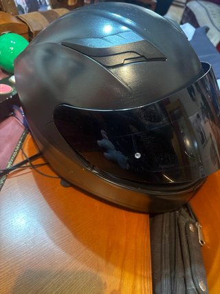 Casco de moto negro