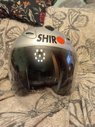 Casco Moto Plateado con Visera