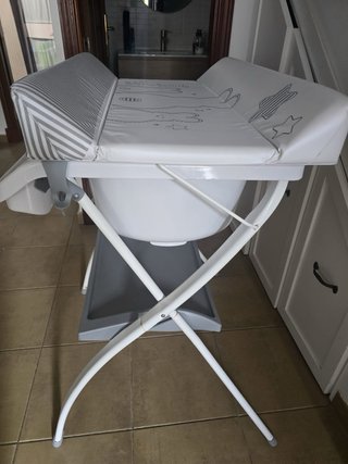 Bañera y cambiador Brevi para bebé