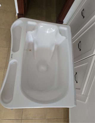 Bañera y cambiador Brevi para bebé