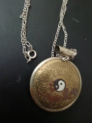 Collar de plata con colgante redondo