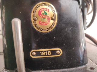 Máquina de coser Singer negra