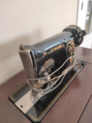 Máquina de coser Singer negra
