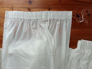 Dos cortinas largas blancas para balcón