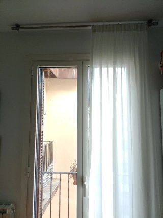 Dos cortinas largas blancas para balcón