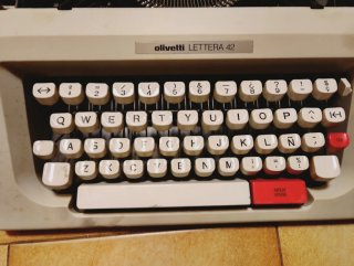 Macchina da scrivere Olivetti Lettera 42
