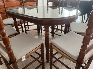Mesa comedor y 8 sillas madera.