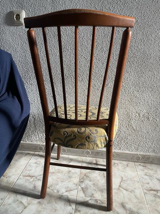 Seis sillas de madera