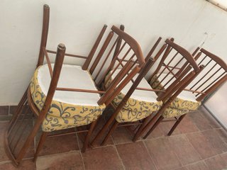 Seis sillas de madera
