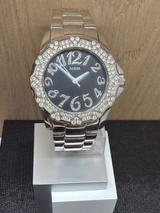 Reloj Guess con Bisel Brillante