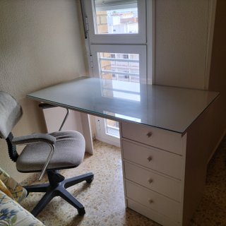 Mesa de escritorio cristal y cajonera