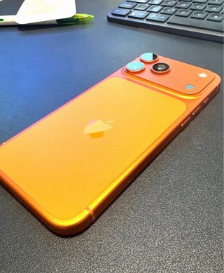 iPhone 17 Pro Max naranja 100% batería 73 ciclos