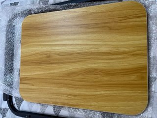 Mesa auxiliar C madera con ruedas | NUEVA