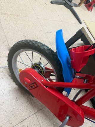 Bicicleta infantil roja con sillon acorchado nuevo