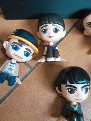 Stranger Things Espositore + 6 Personaggi