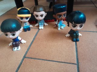 Stranger Things Espositore + 6 Personaggi